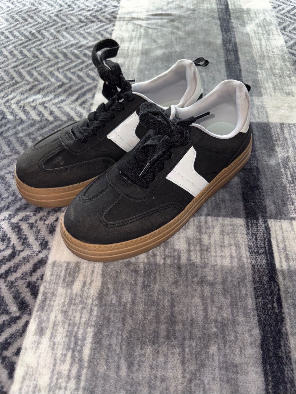 wonder nation Black and White Kids Sneakers with Gum Sole